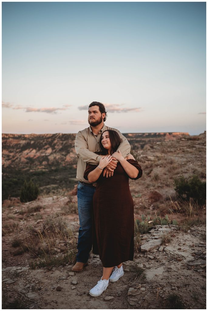 couple embracing in west Texas by Amarillo photographer