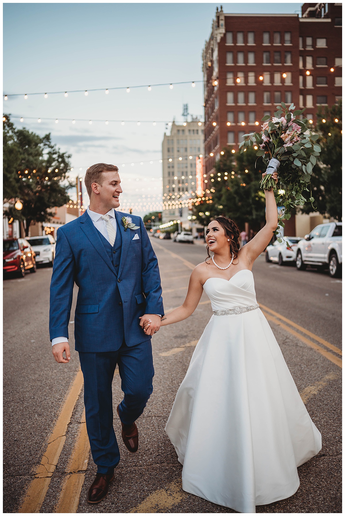 Newlyweds celebrate in street at upscale Texas wedding